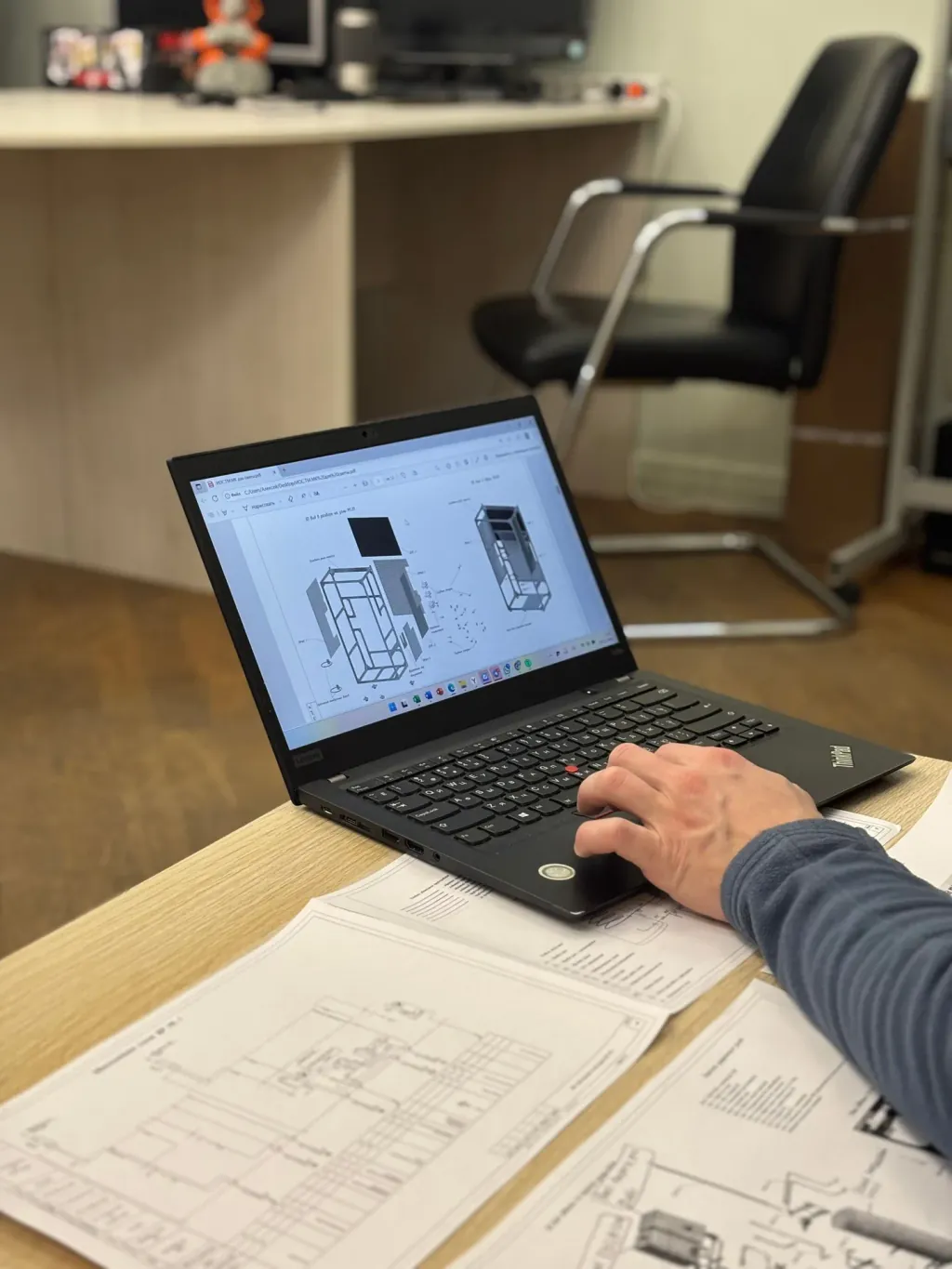 Technische tekening op de laptop